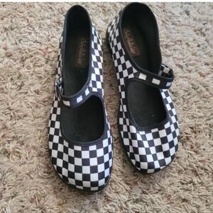 (Still In Box) Hot Chocolate Shoes Size 9